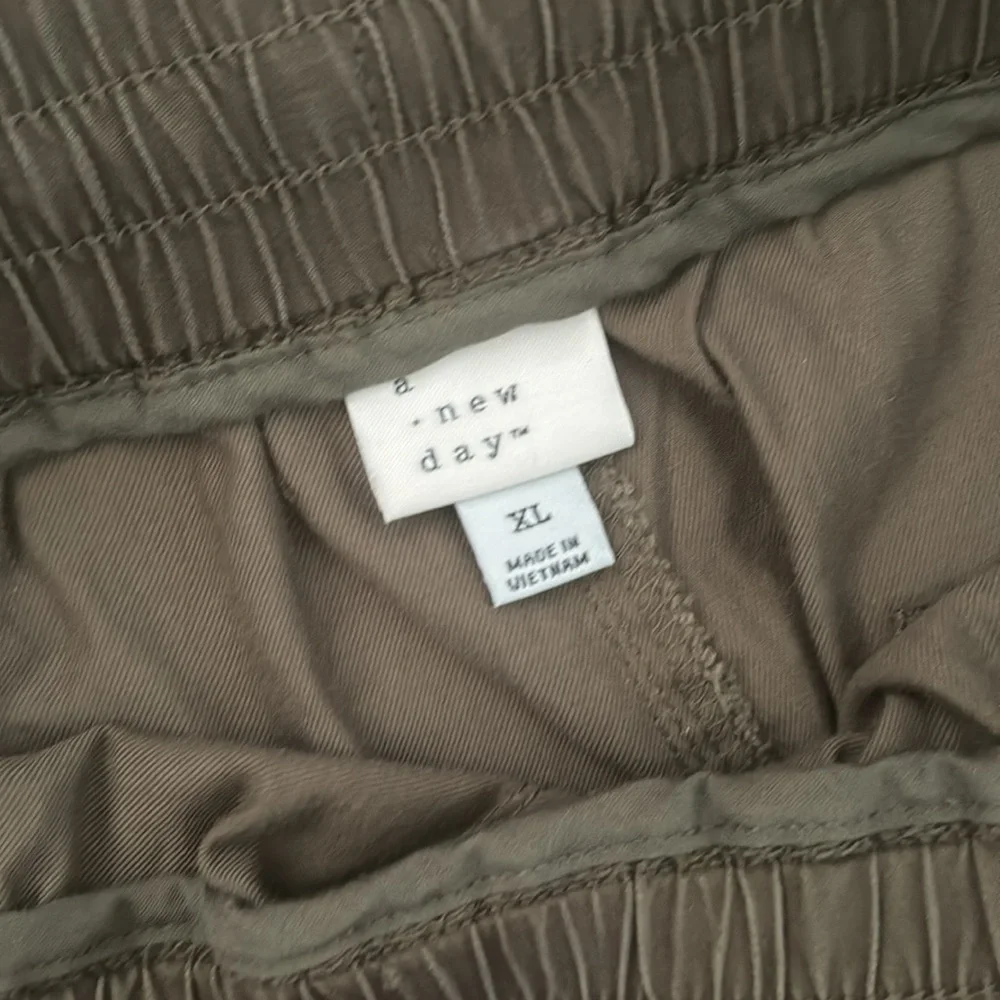 ✨NWT✨ A NEW DAY Dark Khaki Green Jogger Pant - XL - Picture 4 of 6